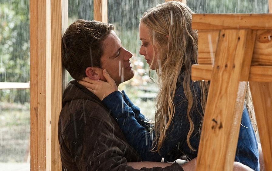 Драма о любви юной студентки и спецназовца, которые выражают свои чувства в письмах. Правда, для Джона существует понятие «долг», которое его вынуждает остаться в армии после событий 11 сентября, мешая ему жениться на возлюбленной.