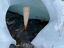 Вбитый кол вместо ремонта: южноуральцы обсуждают «нанотехнологию» чебаркульских коммунальщиков