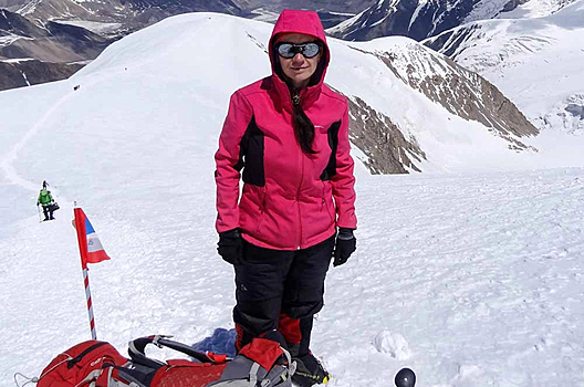 Сестра застрявшей на пике Победы альпинистки опубликовала крик о помощи