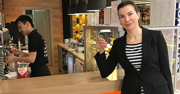 Директор ресторана. Лысые горы саратовская область кафе. Ресторан фонтанка 142. Юнна резаева. Кафе моргенштерна в москве кайф.