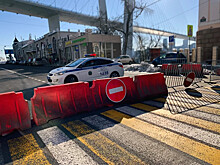 Движение под Золотым мостом перекрыли для безопасности приморцев