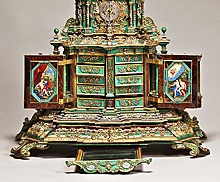 Эрмитаж показал драгоценности разных веков, отреставрированные вместе с ювелирами Cartier