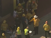 Видео: Автомобиль наехал на толпу пешеходов в США