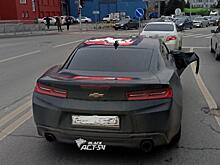 Маслкар-легенда Chevrolet Camaro сбил девушку на зебре в Новосибирске