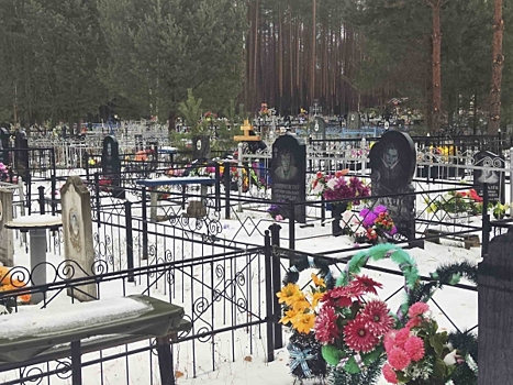 Жители Карелии бьют тревогу из-за затопленного кладбища: «Могилы уходят, кресты падают»
