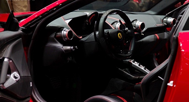 Компания Ferrari начала испытания гибридного кроссовера Ferrari Purosangue