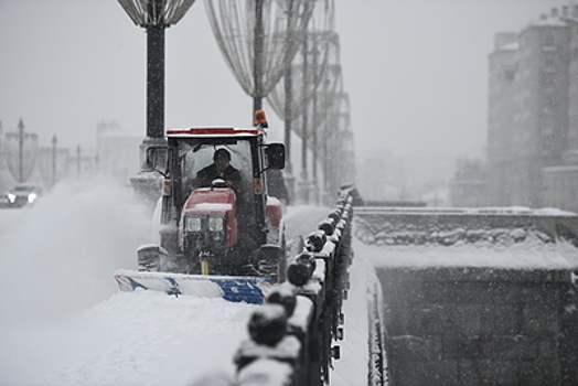 Свыше 8,5 тыс единиц специальной техники задействованы в уборке снега в Москве