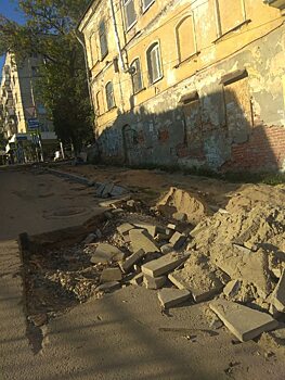 Жители дома на улице Некрасова в Саратове жалуются на жизнь «в окопах»