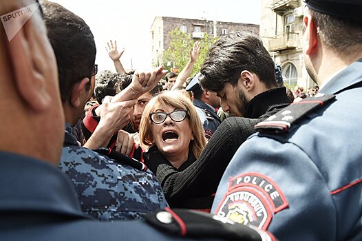 Число задержанных демонстрантов в Ереване выросло
