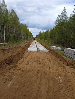 В Опаринском районе уложат 130 новых плит на грунтовой дороге