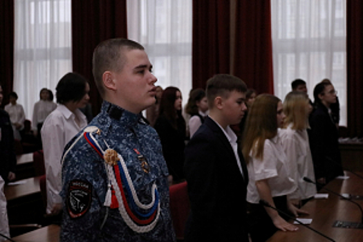 В Удмуртии полицейские совместно с российским движением детей и молодежи «Движение Первых» провели торжественное вручение паспортов