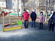 Встречу с жителями в формате обхода территории провел глава управы Михаил Панасенко