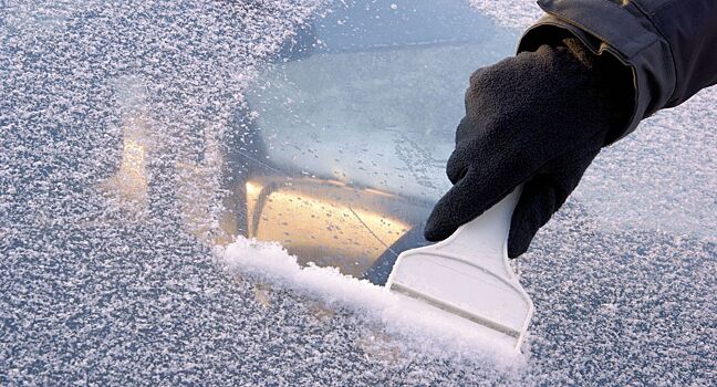 Соль для устранения льда на стекле автомобиля