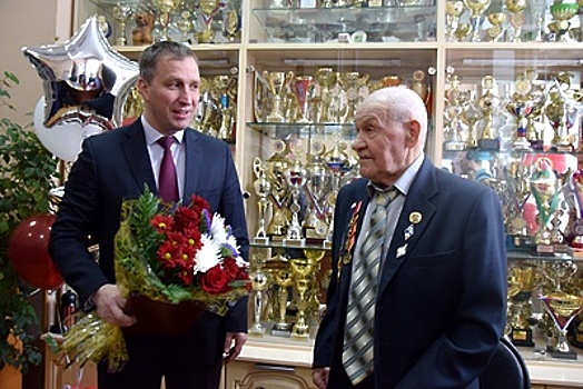 Глава Наро‑Фоминского округа поздравил с 90‑летием тренера Николая Афанасьева