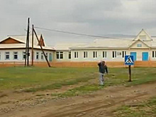 Жители иркутского села сняли самый нелепый пешеходный переход в России