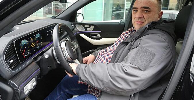 Мужчина пошёл покупать новенький мерседес и сильно пожалел