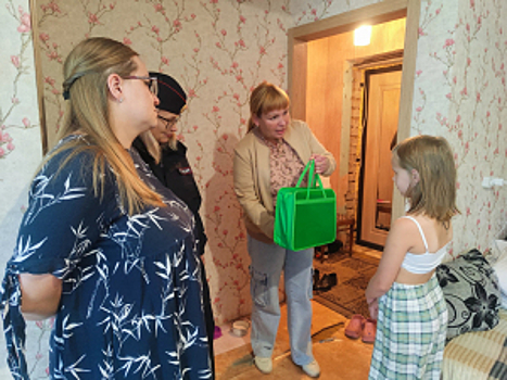 В Кирове сотрудники УМВД и Общественный совет проверили готовность детей из семей, находящихся в трудной ситуации, к началу нового учебного года