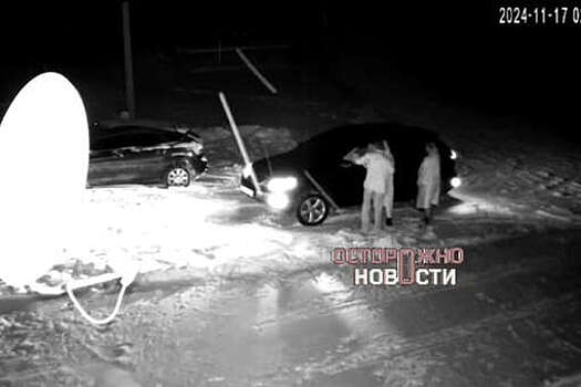 На видео попало, как пьяный начальник ГАИ избил соседку и ее мать