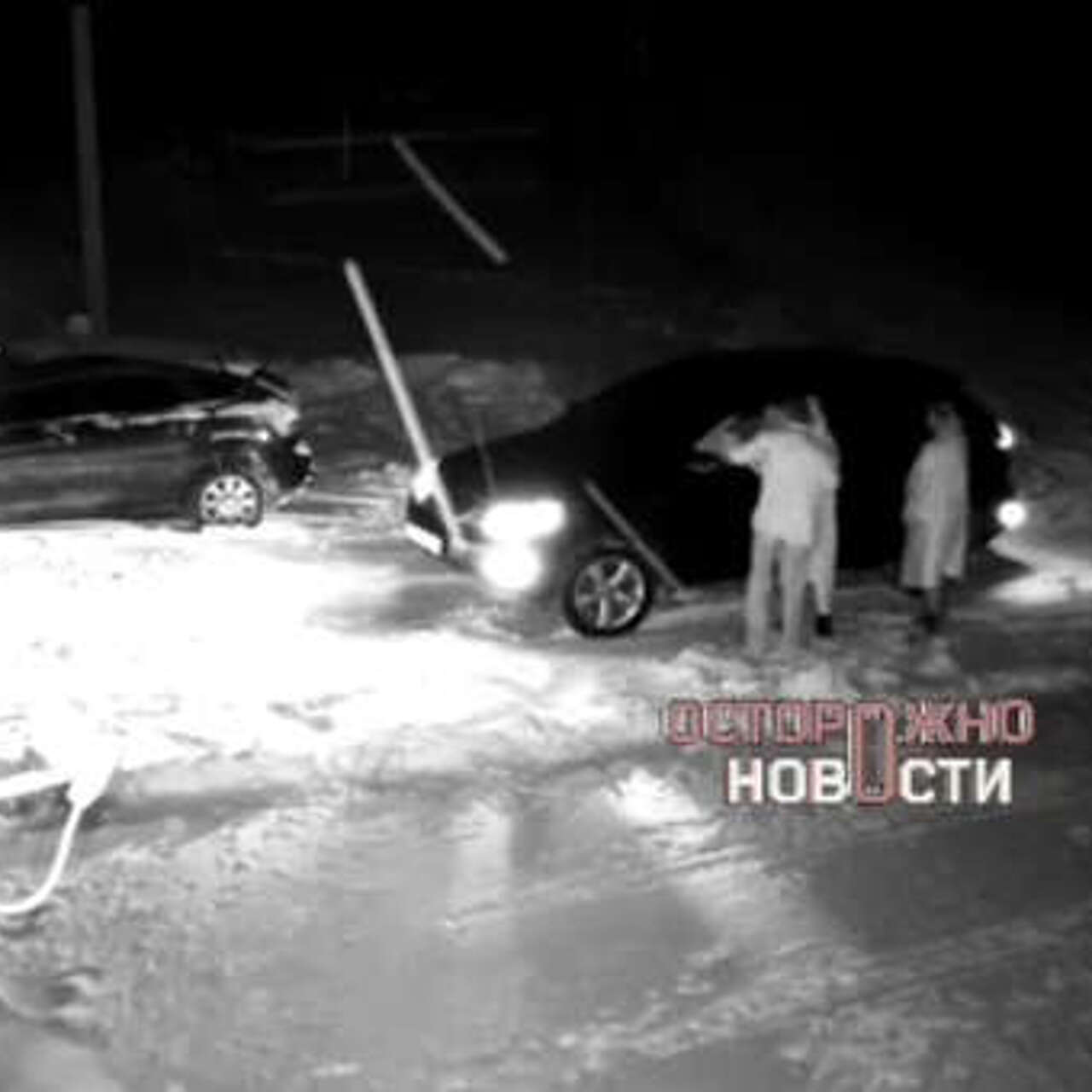 раздели пьяную На видео попало, как пьяный начальник ГАИ избил соседку и ее мать -  Рамблер/новости