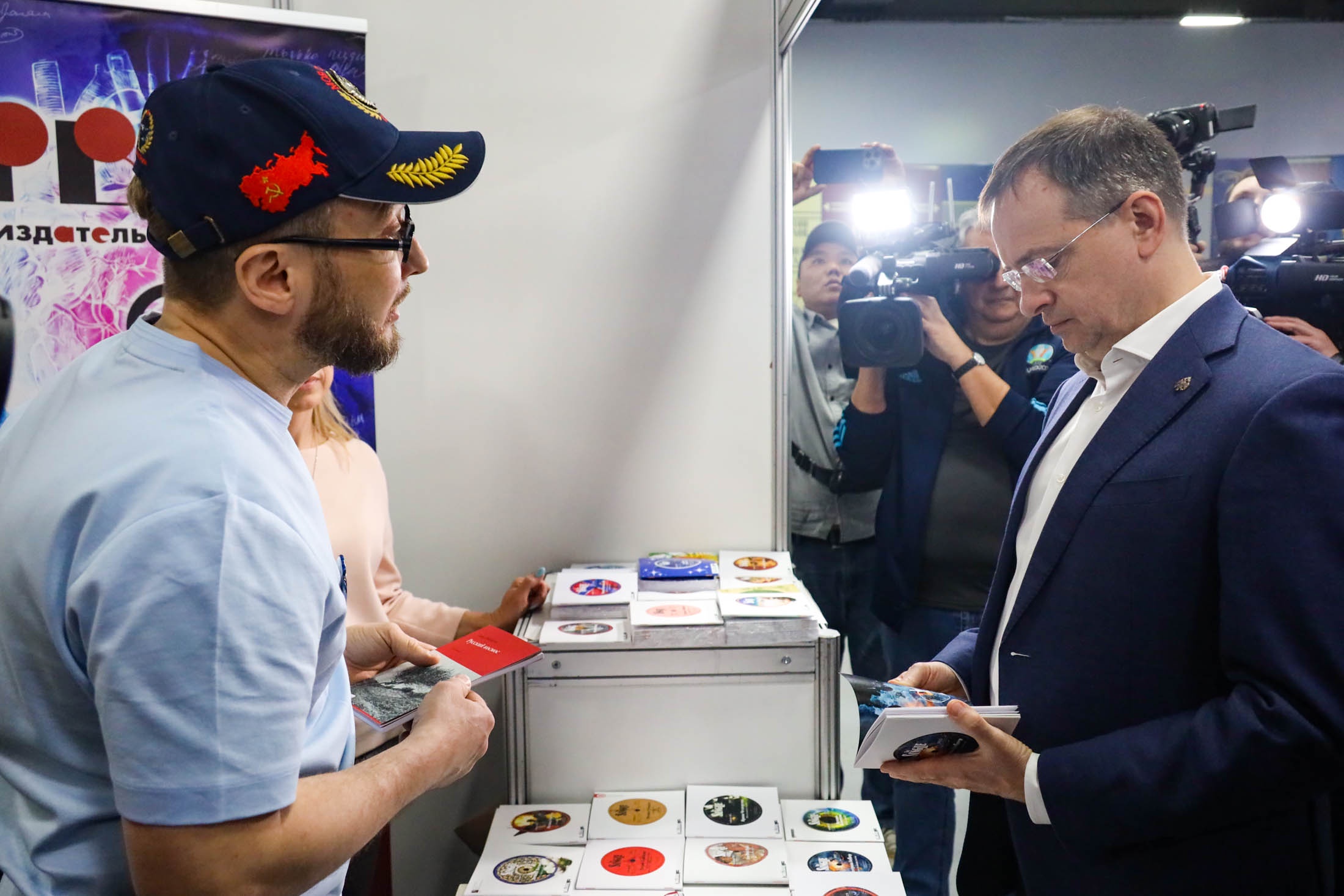 Владимир Мединский на ВДНХ открыл уникальную книжную ярмарку «Наши герои»