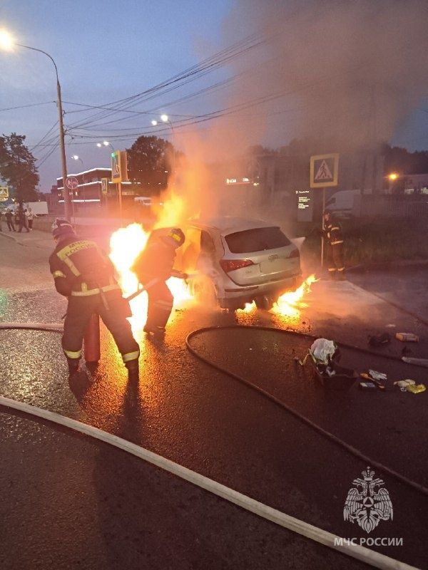 Автомобиль загорелся на ходу в Нижнем Новгороде