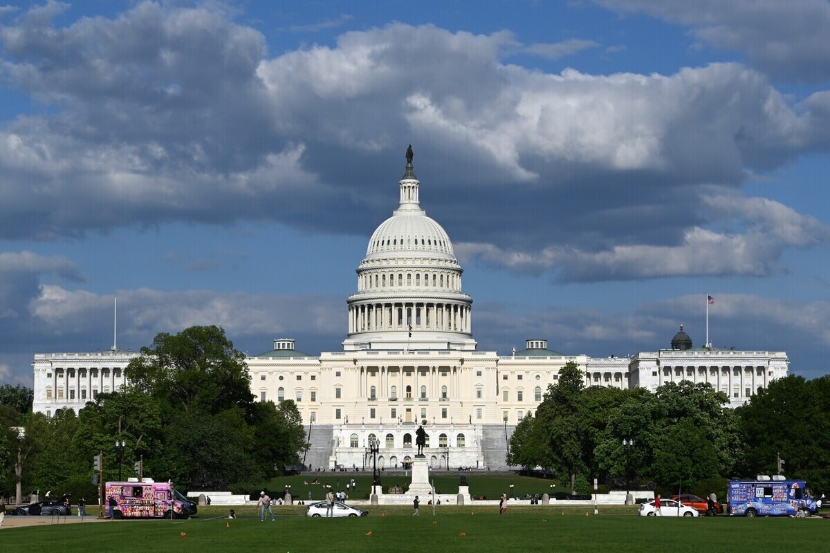 Демократы готовят бунт: Трампа хотят заставить дать Украине $1,3 млрд