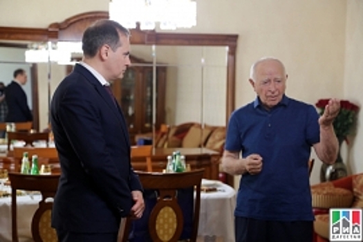 Артём Здунов поздравил Первого Президента Дагестана Муху Алиева с 80-летним юбилеем