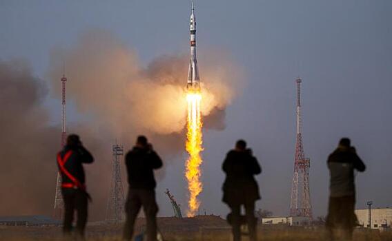 Отечественной космонавтике желательно сменить орбиту, с МКС даже Москву еле видно