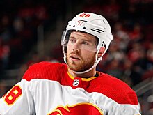 «Бостон» проявляет интерес к форварду «Калгари» Линдхольму