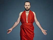 Мужчины в мини скрутили охранников ТЦ