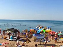 Полные пляжи, новые дороги и салют: киевский журналист увидел в Крыму все, кроме украинских партизан