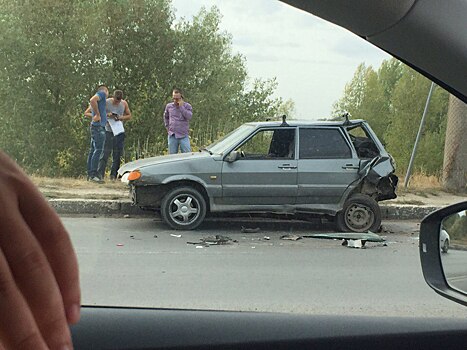 Hyundai въехал в ВАЗ на Южном шоссе в Самаре
