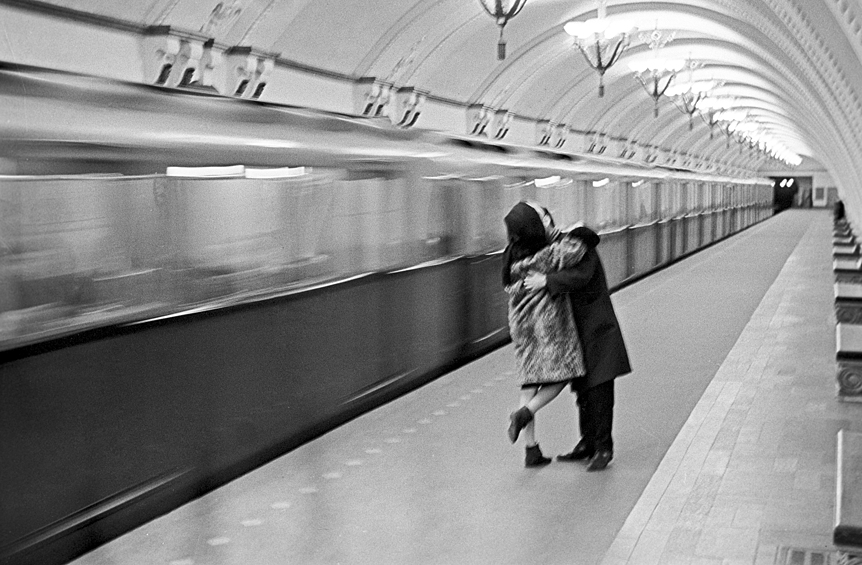 Пассажиры на станции, 1965.