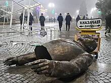 «Зря сносят памятники»: зачем «сбежавшего» Назарбаева предъявили публике