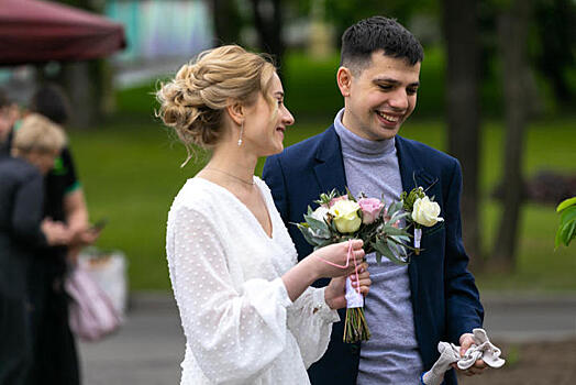 Обозреватели «Вечерней Москвы» спорят по поводу традиционного брака