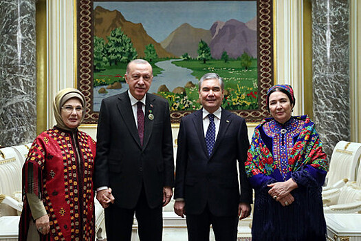 В турецком издании впервые опубликовали фото жены президента Туркмении Бердымухамедова