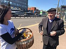 Куличи вместо билетов. Пассажиров поздравили с Пасхой в автобусах Долгопрудного и Химок