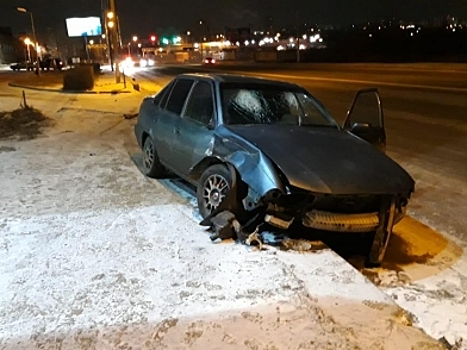 В Волгограде вечером в столкновении двух иномарок пострадал водитель