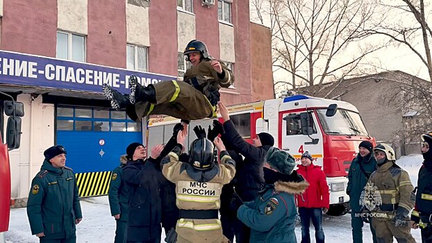 Больше сотни спасенных! Один из лучших пожарных Оренбурга ушел на пенсию
