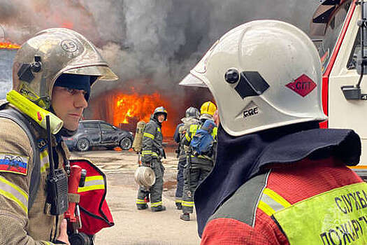МЧС: площадь пожара на рынке в Самаре выросла до тысячи квадратных метров