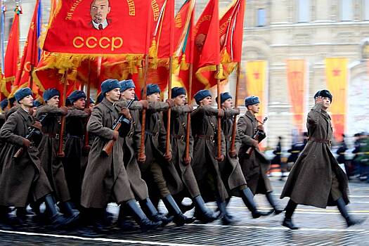 Марш в честь военного парада 1941 года начался в Москве