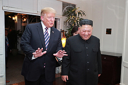 Трамп пытался вручить Ким Чен Ыну диск с байопиком об Элтоне Джоне