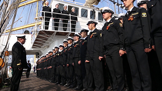 На барке «Крузенштерн» отдали почести российским морякам, сражавшимся и погибшим в Чёрном море