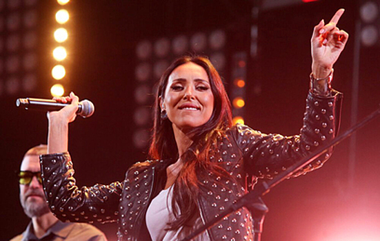 После развода певица Алсу предъявила "беременное" фото