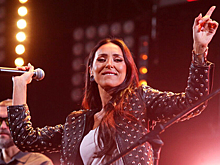 После развода певица Алсу предъявила "беременное" фото