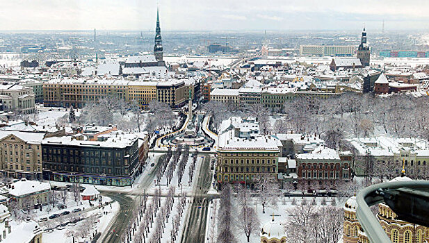 Жители Латвии стали свидетелями "снежной грозы"
