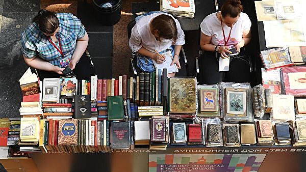 РПЦ и Союз писателей объявили литературный конкурс "Новая библиотека"