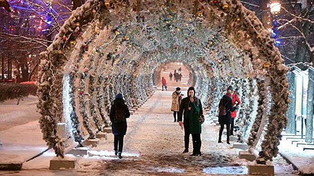 Москву украшают к фестивалю "Путешествие в Рождество"