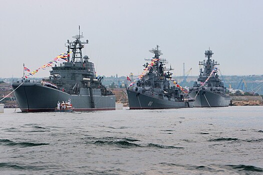 Отряд кораблей в Средиземноморье пополнился буксиром