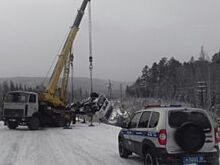 Госавтоинспекторы оказали в Иркутской области помощь водителям большегрузов, съехавших в кювет